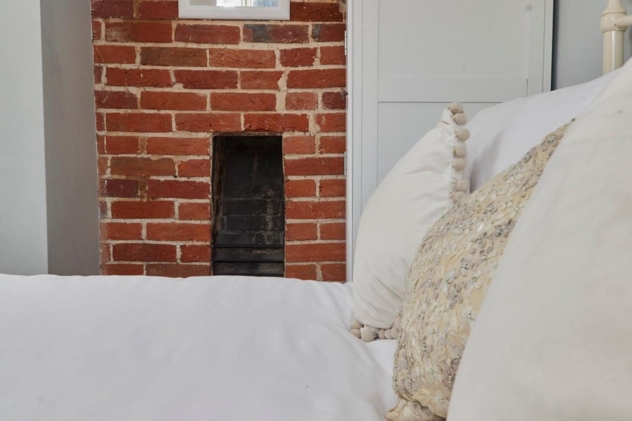 Windlass Cottage Lymington Exterior photo